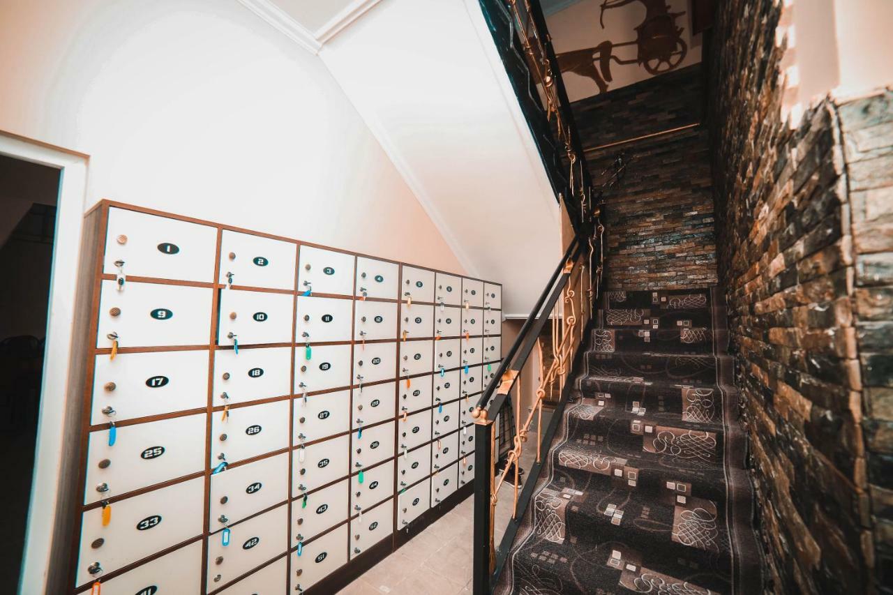 Capsule Hotel Technocave Bishkek Bagian luar foto