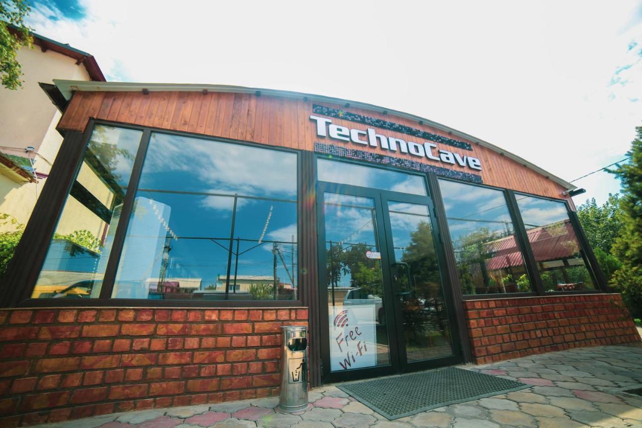 Capsule Hotel Technocave Bishkek Bagian luar foto
